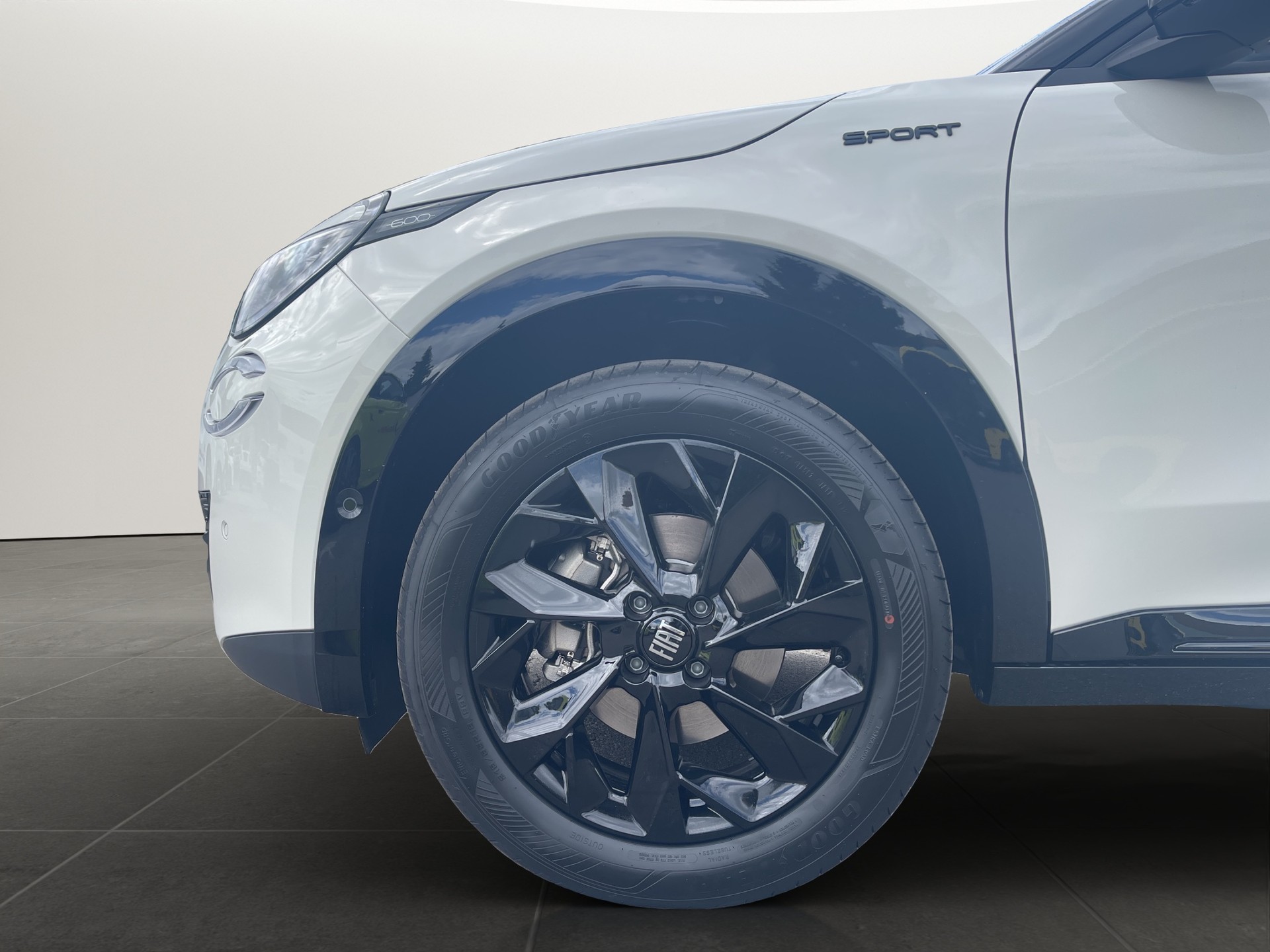 FIAT 600 1.2 Hybrid 145 Sport-image-16