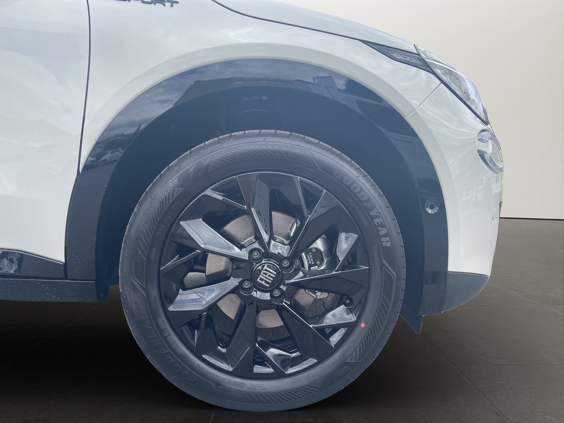 FIAT 600 1.2 Hybrid 145 Sport-image-17