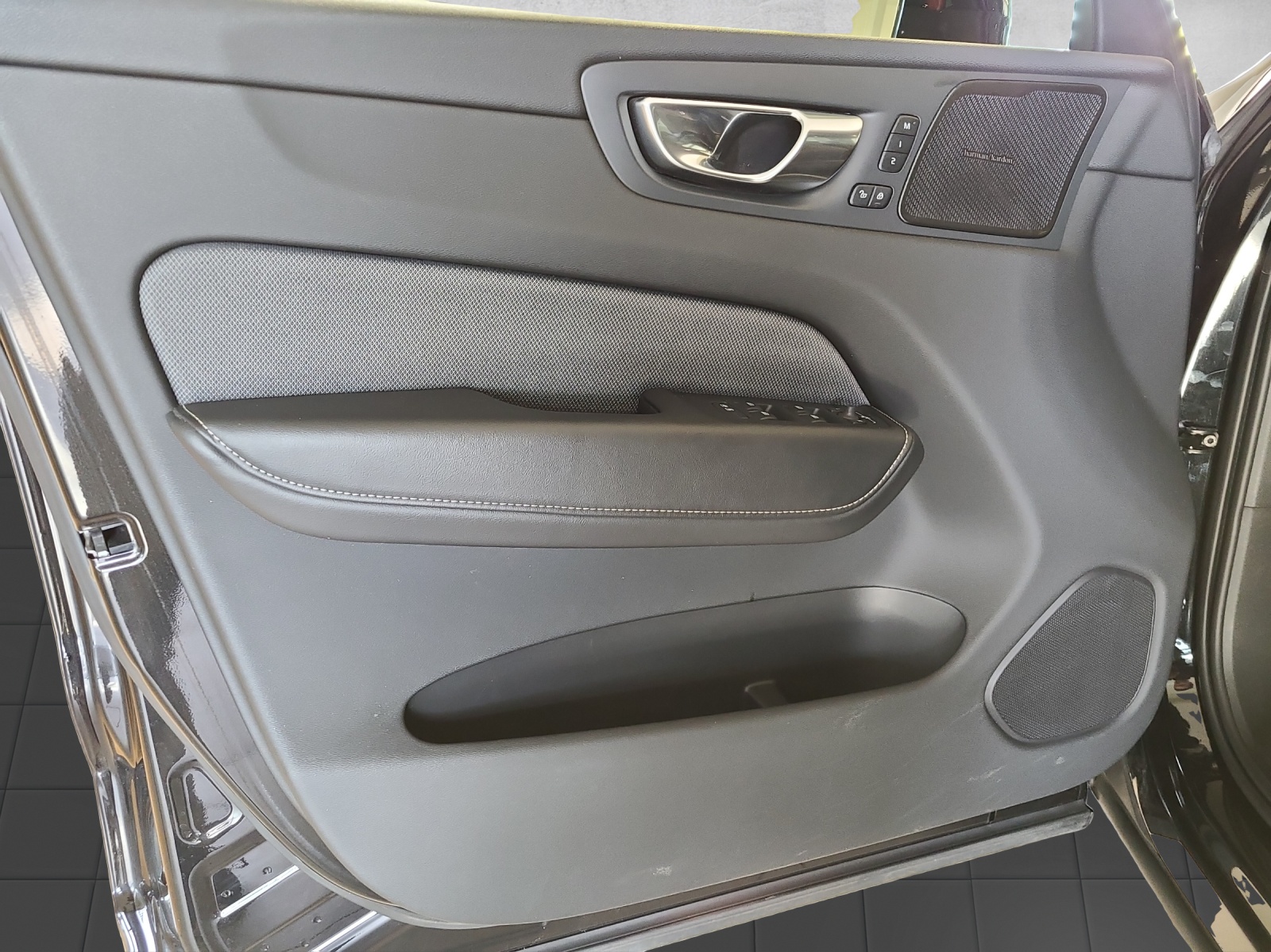 VOLVO XC60 T8 eAWD R-Design Geartronic-image-8