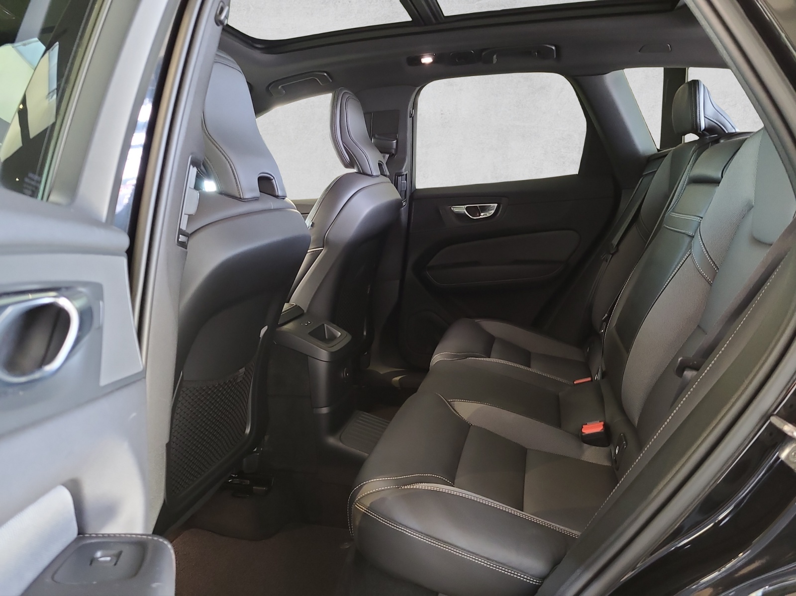 VOLVO XC60 T8 eAWD R-Design Geartronic-image-10