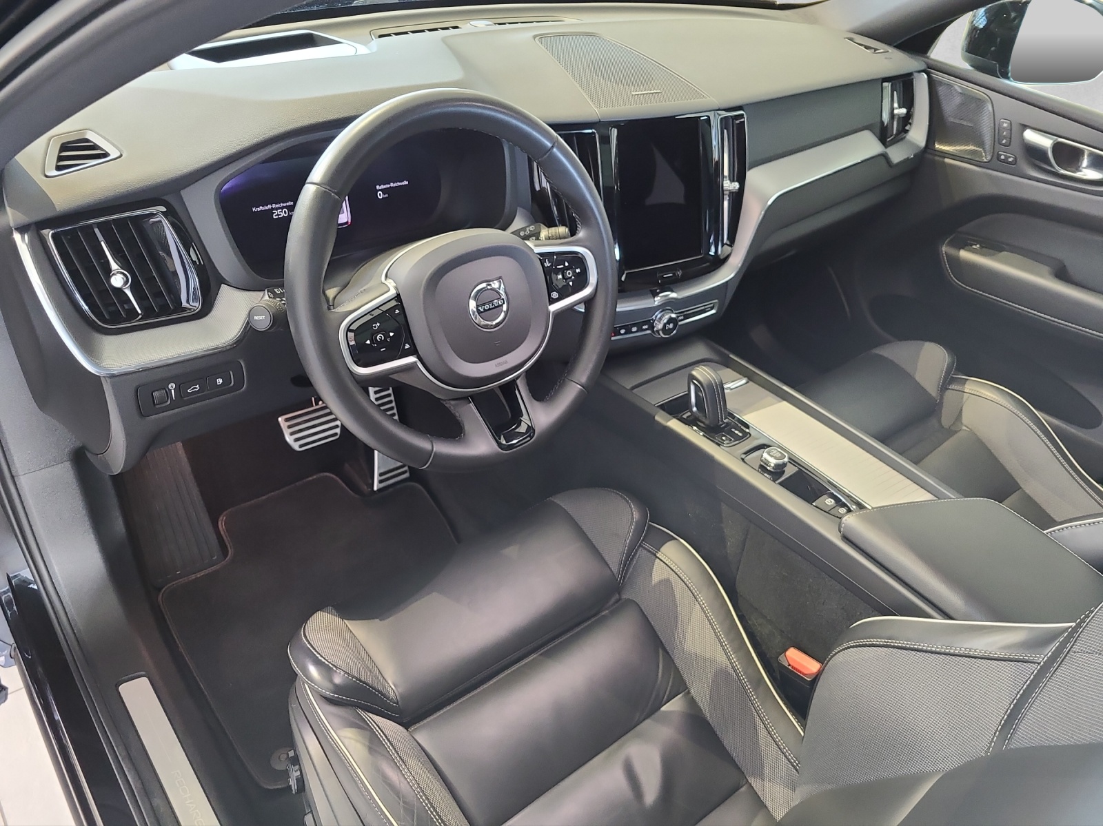 VOLVO XC60 T8 eAWD R-Design Geartronic-image-6