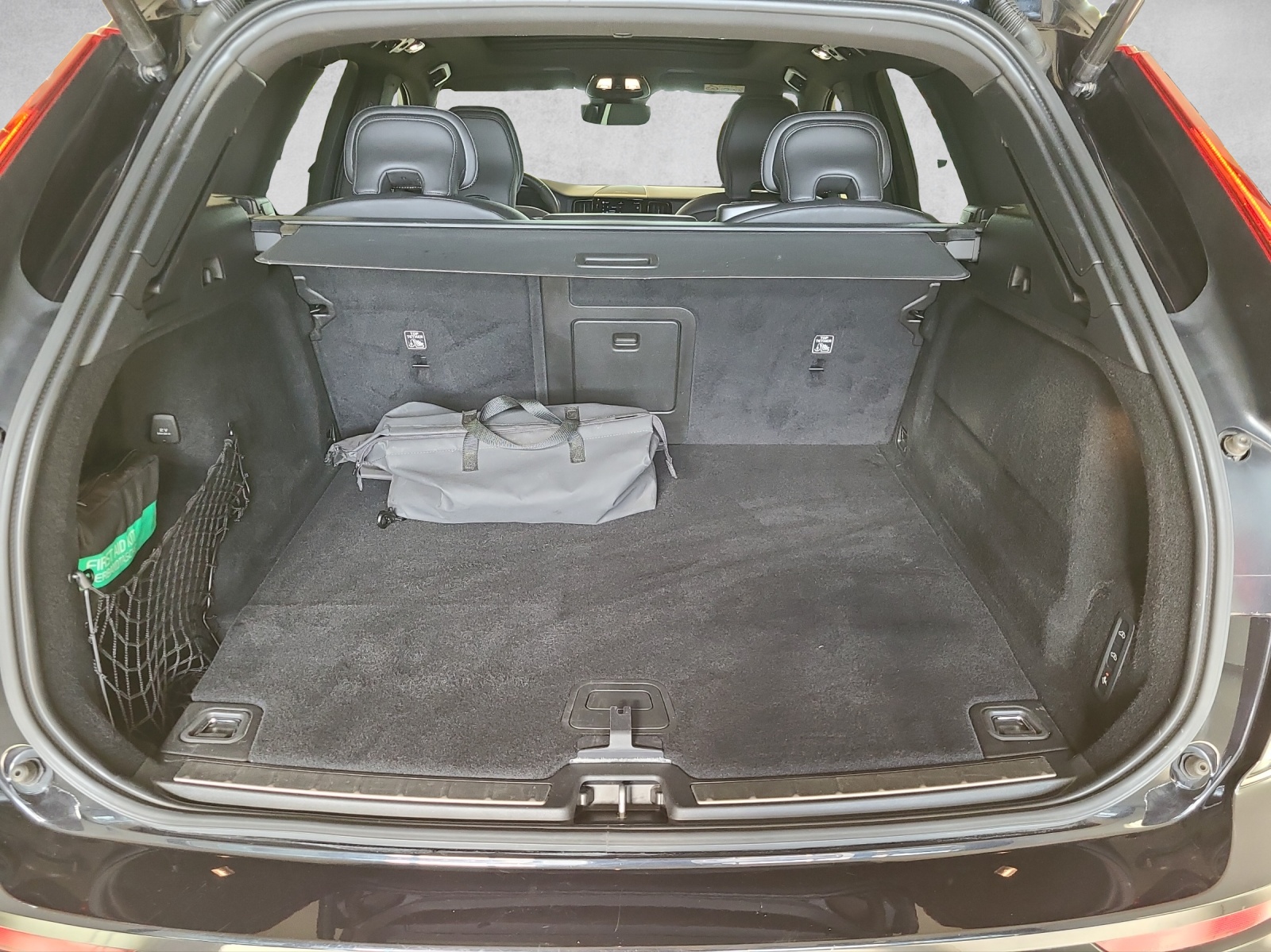 VOLVO XC60 T8 eAWD R-Design Geartronic-image-13