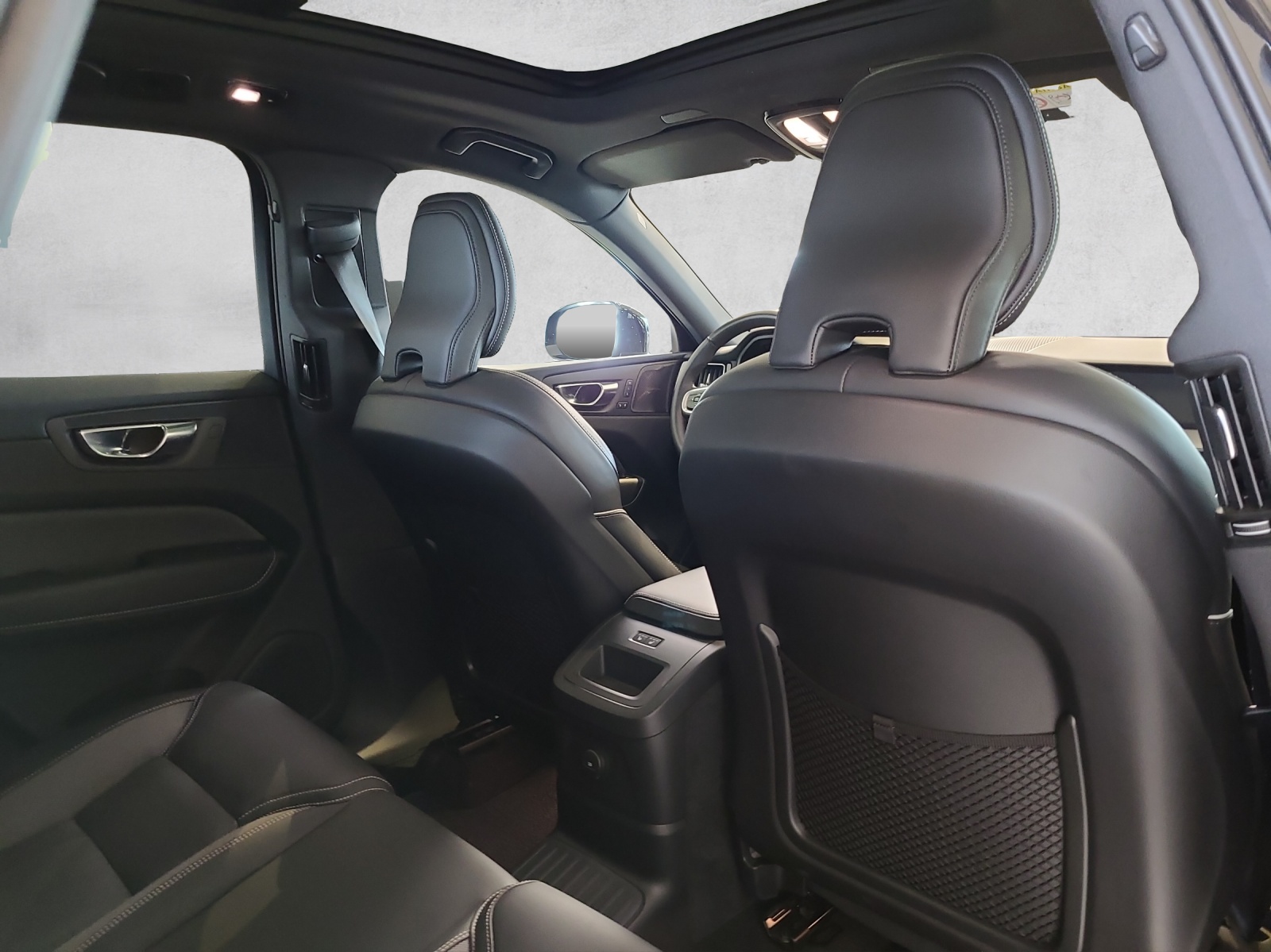 VOLVO XC60 T8 eAWD R-Design Geartronic-image-14