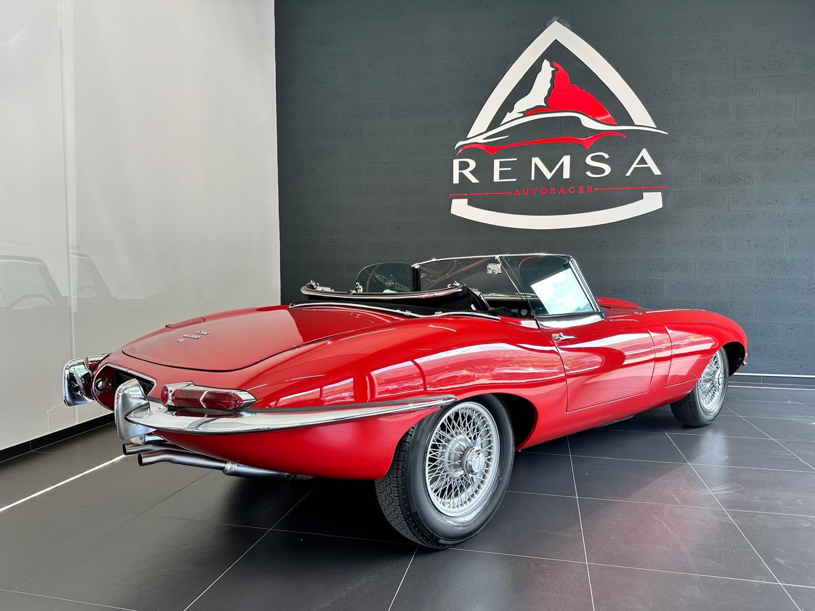 JAGUAR E-Type Cabriolet série 1.5 4.2-image-8