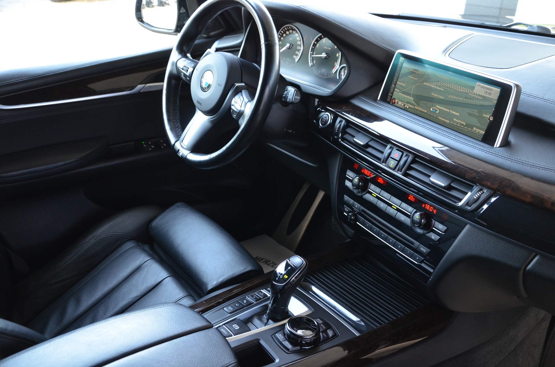 BMW X5 xDrive 50i Steptronic M-Sportpaket*Frisch ab MFK,1 Jahr oder 20000km Garantie*-image-13