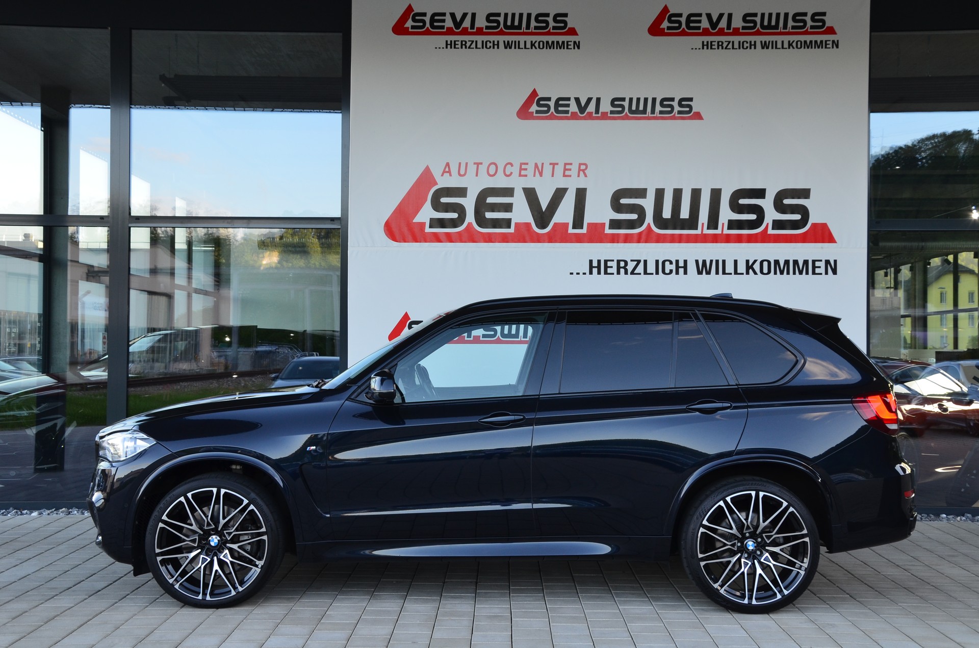 BMW X5 xDrive 50i Steptronic M-Sportpaket*Frisch ab MFK,1 Jahr oder 20000km Garantie*-image-5