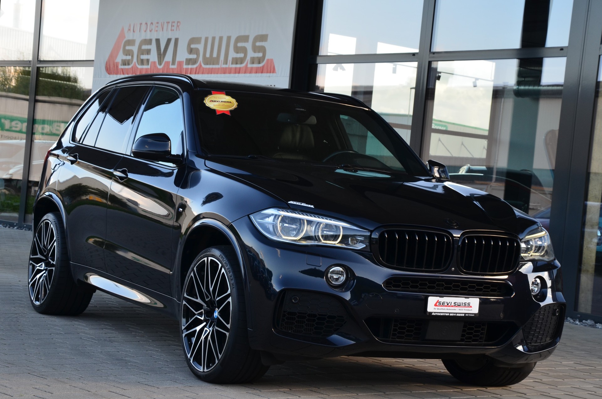 BMW X5 xDrive 50i Steptronic M-Sportpaket*Frisch ab MFK,1 Jahr oder 20000km Garantie*-showroom-element-1