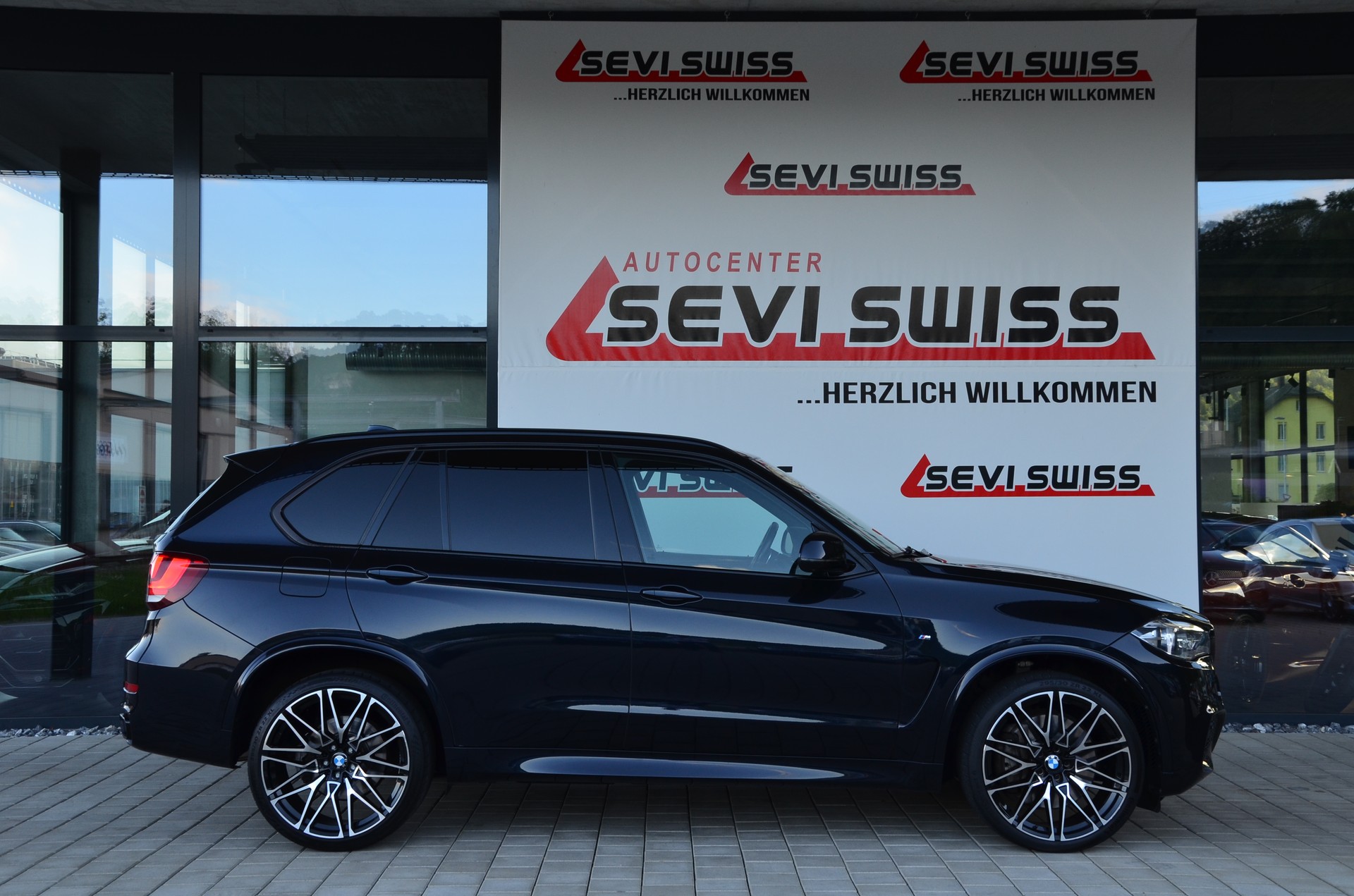 BMW X5 xDrive 50i Steptronic M-Sportpaket*Frisch ab MFK,1 Jahr oder 20000km Garantie*-showroom-element-2