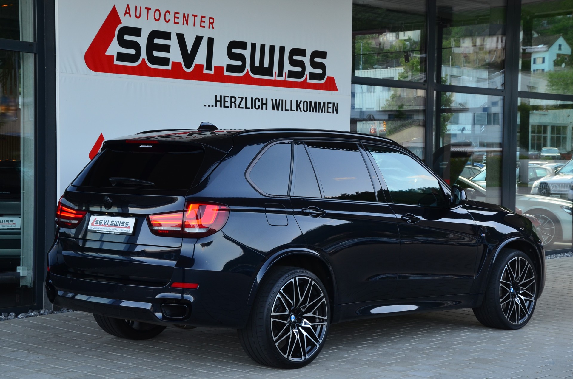 BMW X5 xDrive 50i Steptronic M-Sportpaket*Frisch ab MFK,1 Jahr oder 20000km Garantie*-showroom-element-3