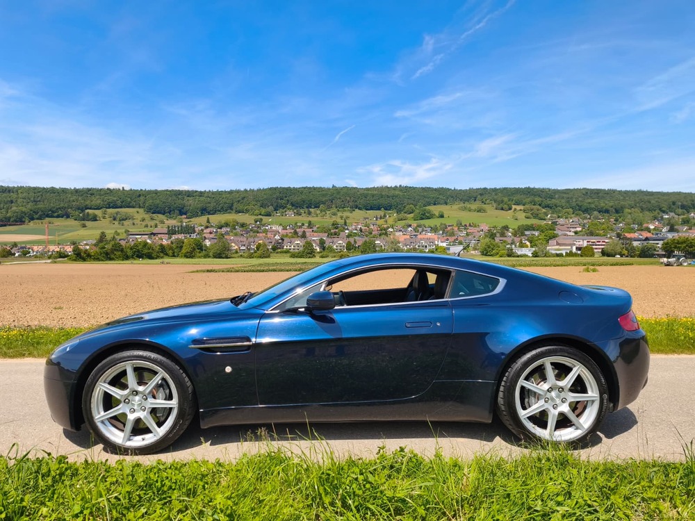 ASTON MARTIN V8 Vantage 4.3-image-2