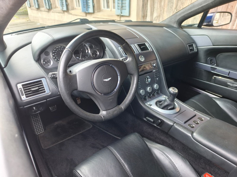 ASTON MARTIN V8 Vantage 4.3-image-8