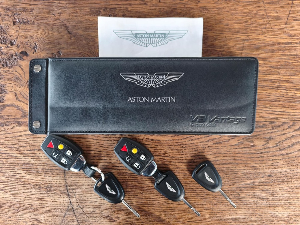 ASTON MARTIN V8 Vantage 4.3-image-15