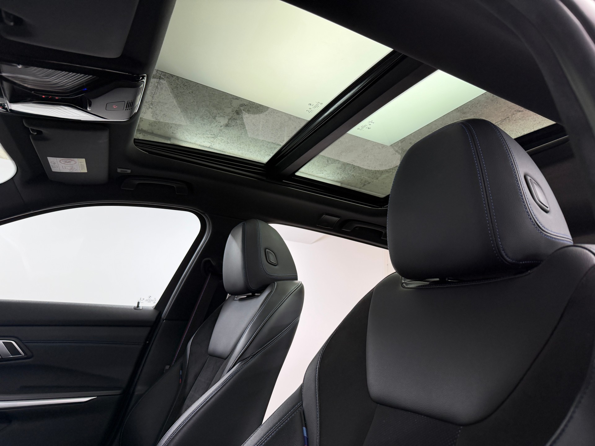 BMW 330i Touring xDrive Dravit Grey M Sport Steptronic / 360° Kamera / H&K Sound / Panoramadach / Komfortzugang / Laserlight /-image-7