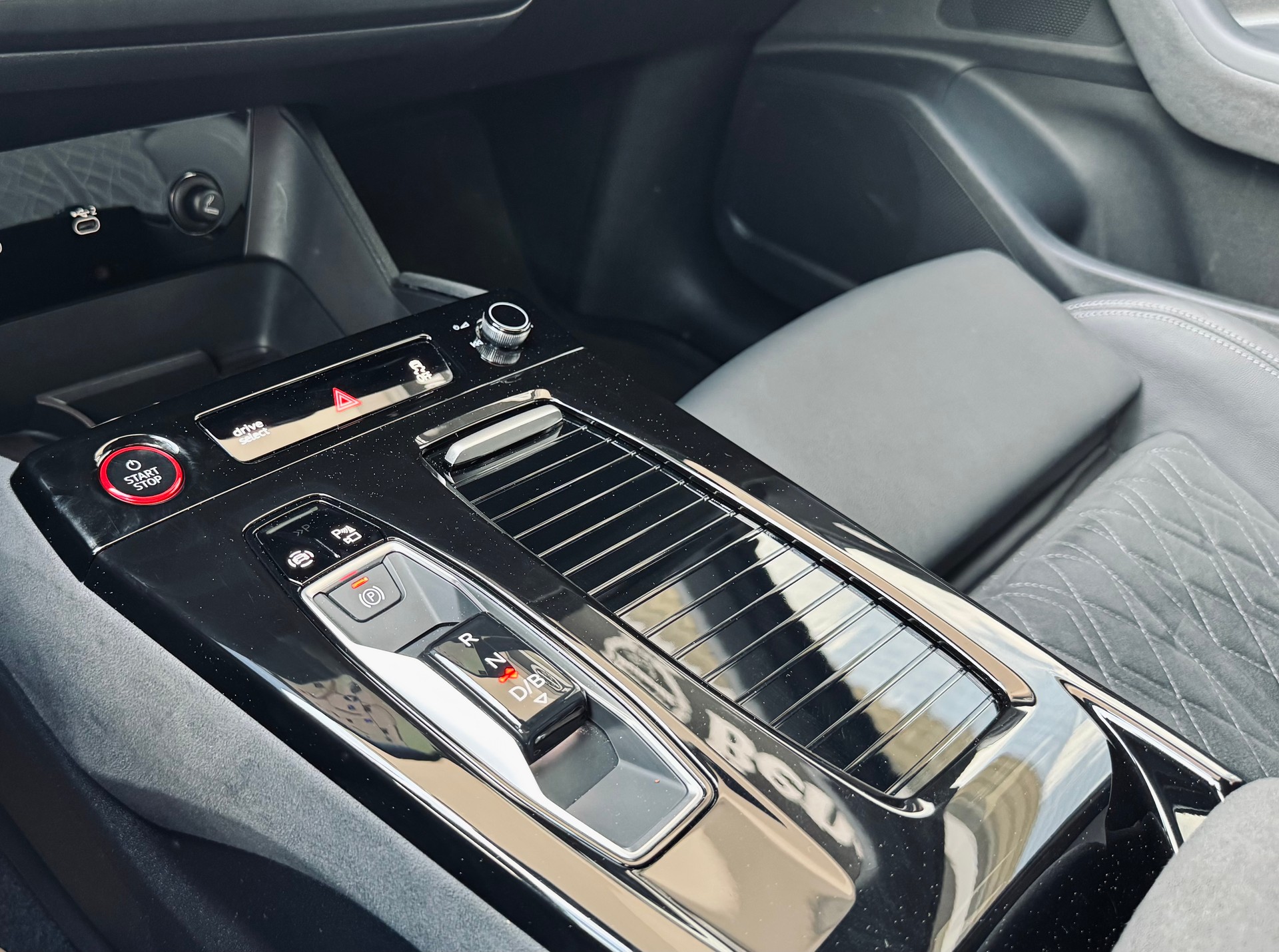 AUDI SQ6 e-tron quattro-image-20