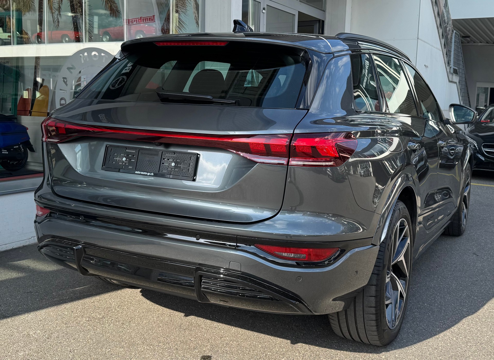 AUDI SQ6 e-tron quattro-image-4