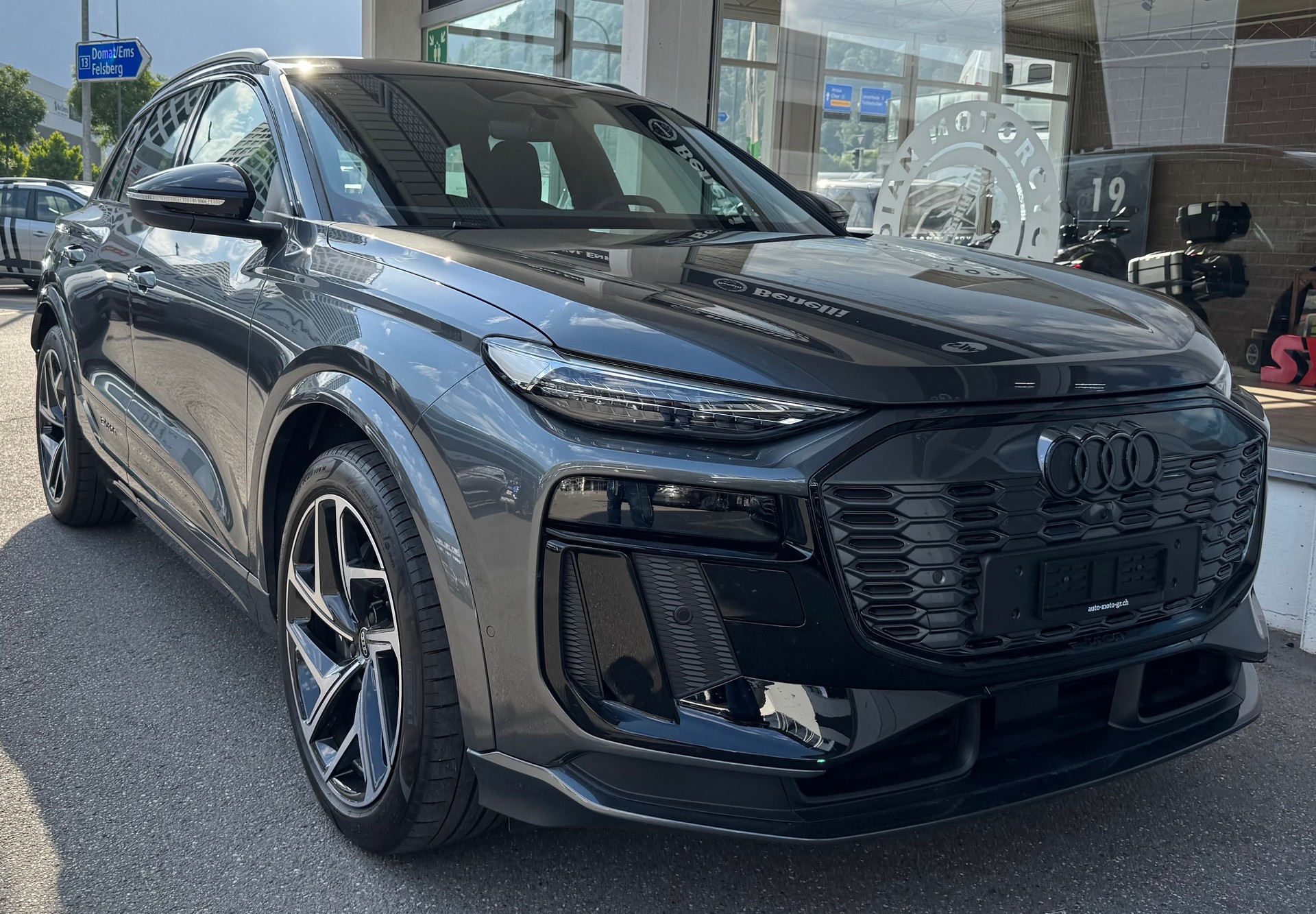 AUDI SQ6 e-tron quattro