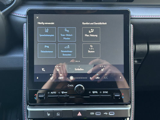 LEXUS LBX AWD Emotion CVT-image-8