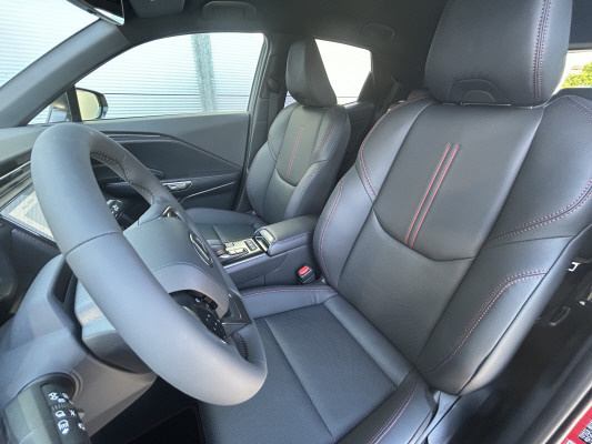 LEXUS LBX AWD Emotion CVT-image-6