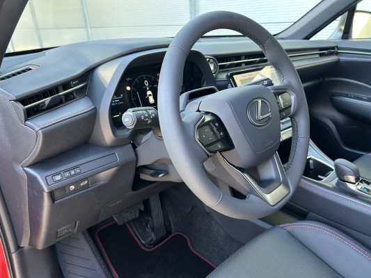 LEXUS LBX AWD Emotion CVT-image-7