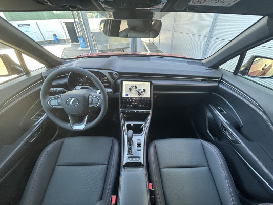LEXUS LBX AWD Emotion CVT-image-5