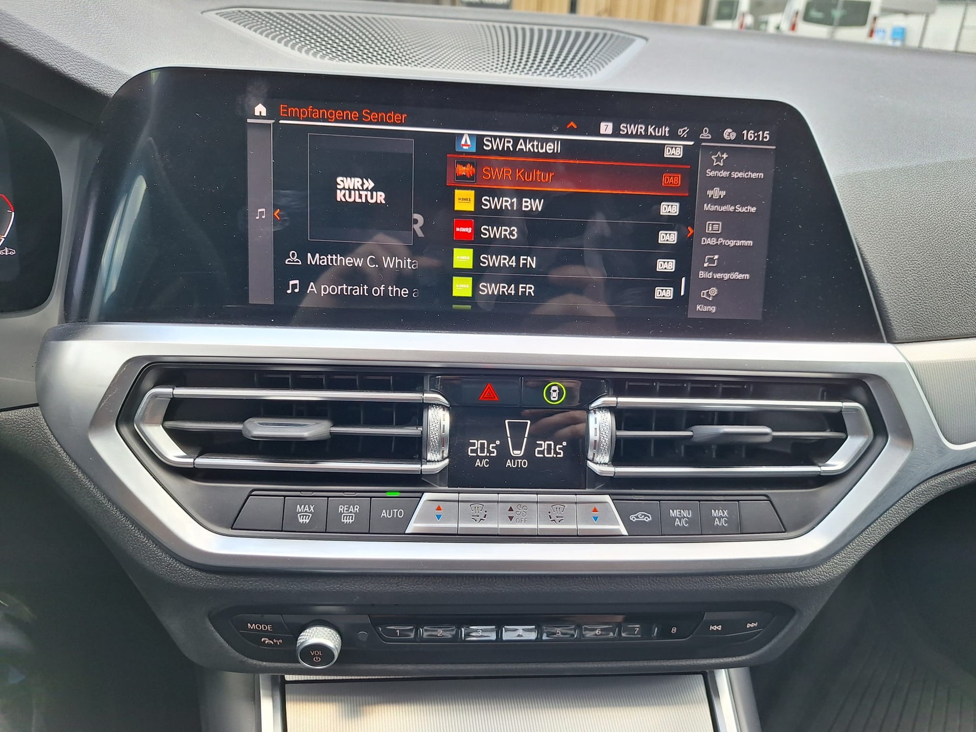 BMW 320d xDrive 48V Touring Steptronic-image-10