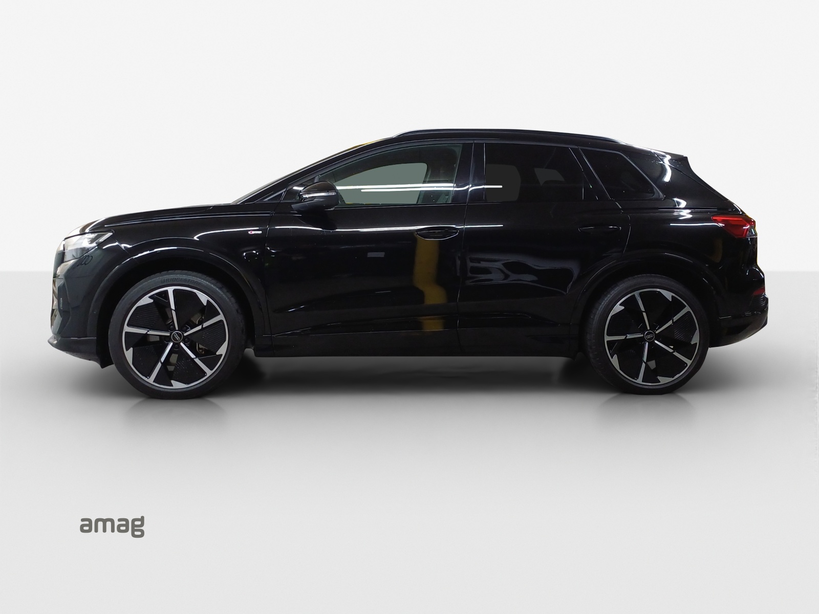 AUDI Q4 e-tron 50 quattro-showroom-element-1