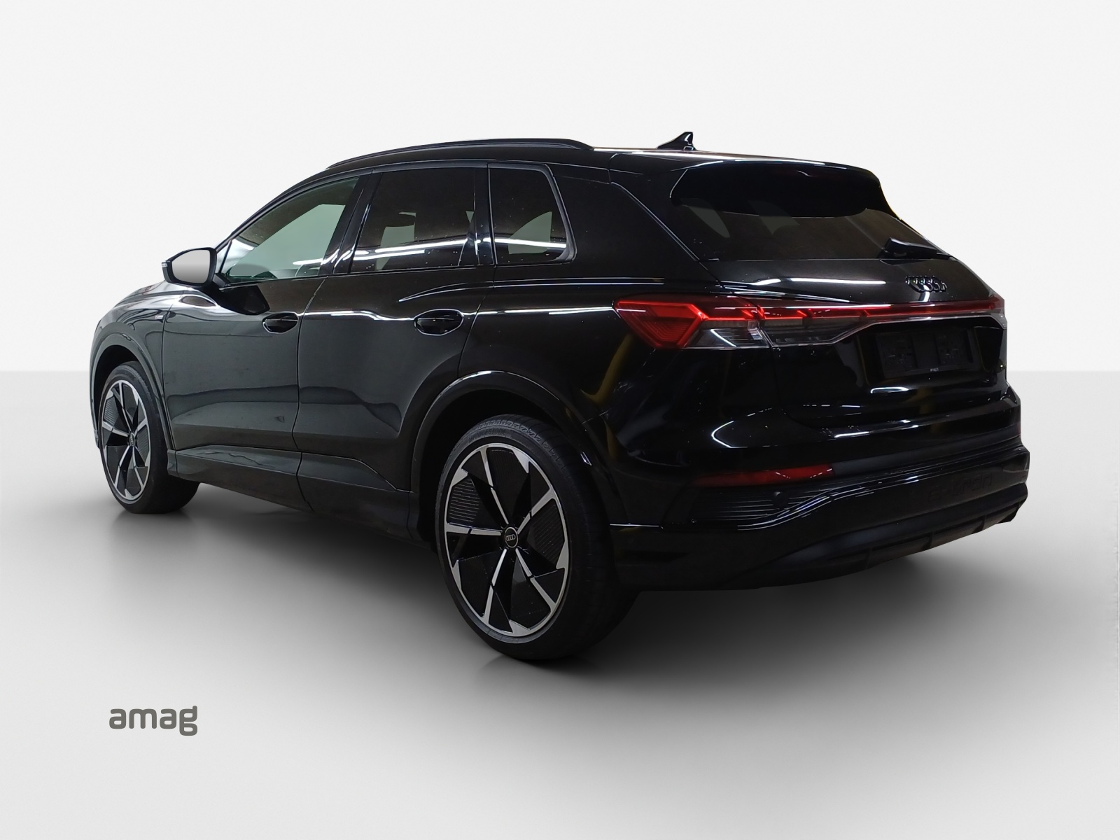 AUDI Q4 e-tron 50 quattro-showroom-element-2