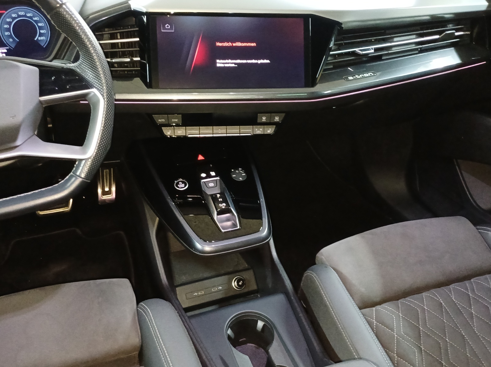 AUDI Q4 e-tron 50 quattro-image-11