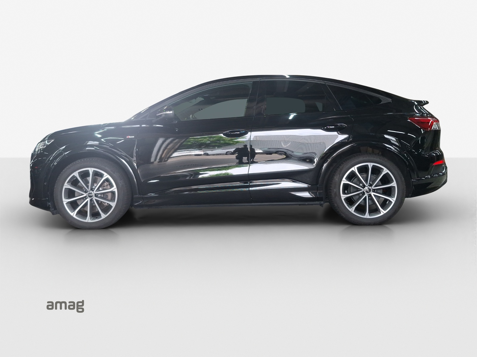AUDI Q4 Sportback e-tron 50 quattro-showroom-element-1