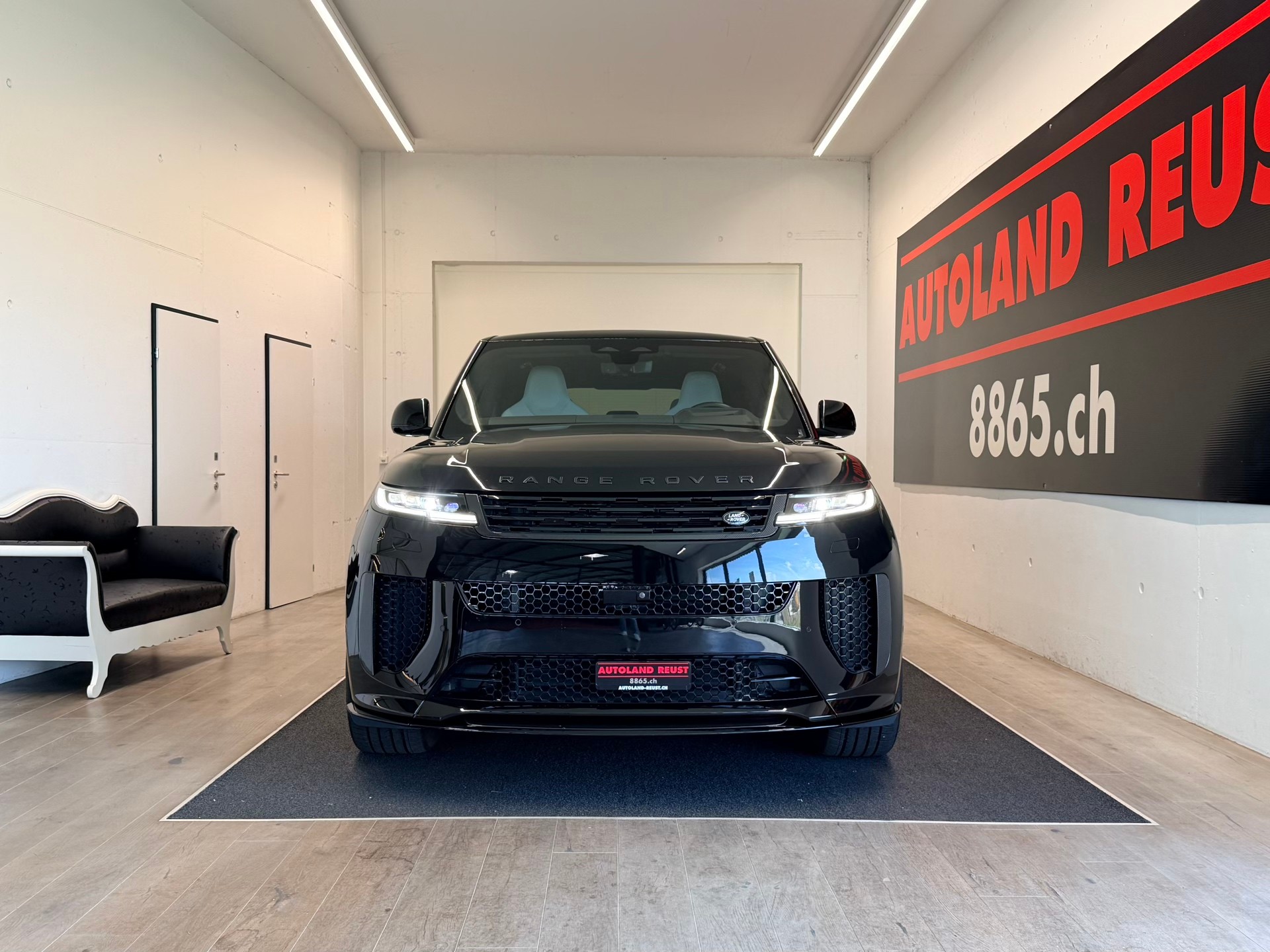 LAND ROVER Range Rover Sport P635 4.4 V8 SV Edition One-showroom-element-1