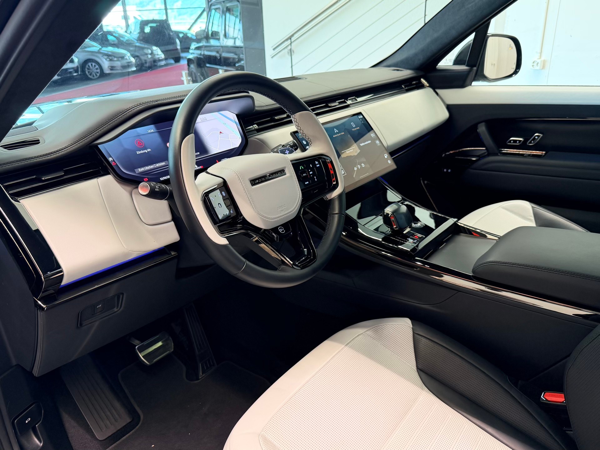 LAND ROVER Range Rover Sport P635 4.4 V8 SV Edition One-image-10