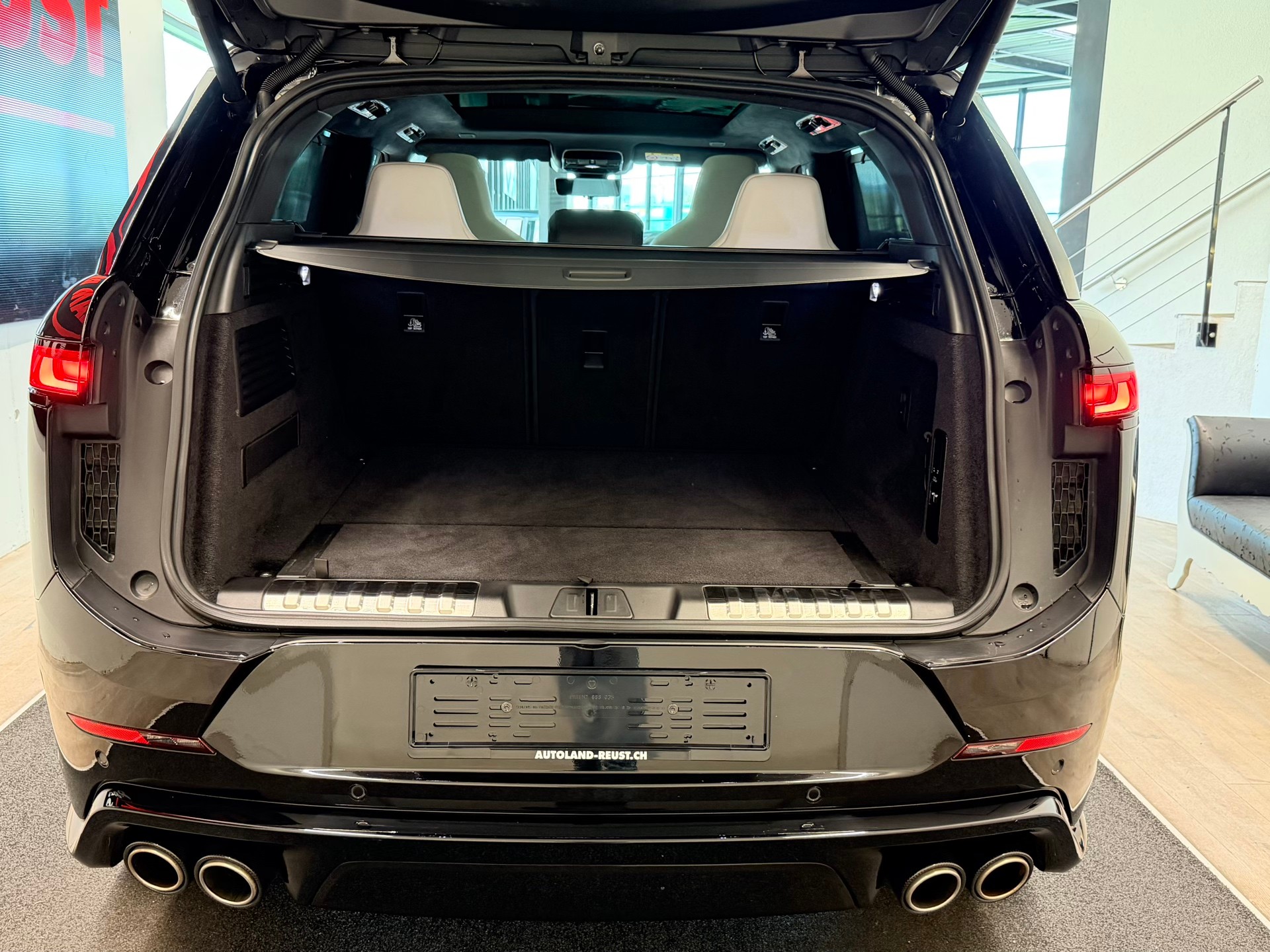 LAND ROVER Range Rover Sport P635 4.4 V8 SV Edition One-image-8