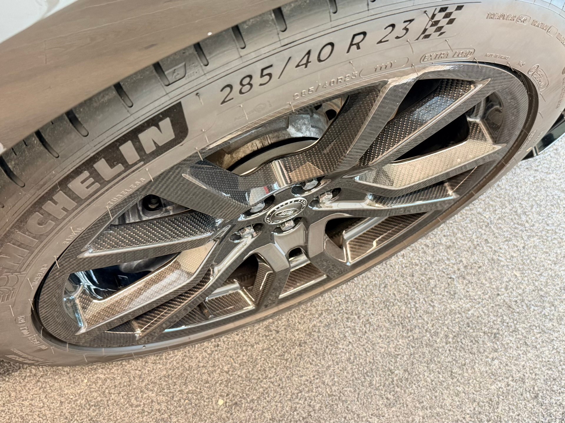 LAND ROVER Range Rover Sport P635 4.4 V8 SV Edition One-image-6