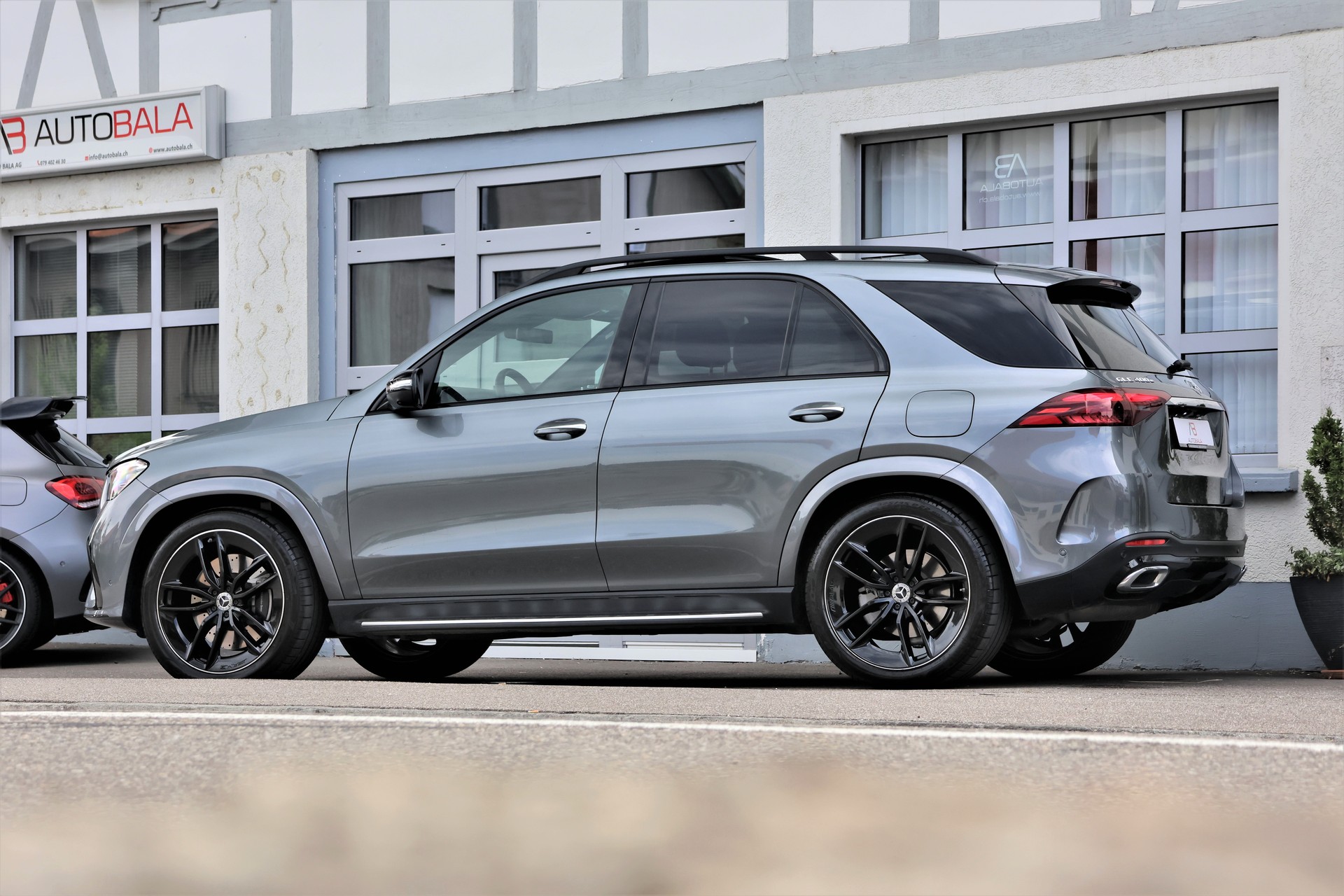 MERCEDES-BENZ GLE 400 e 4Matic 9G-Tronic AMG-Line (CH) + 3.5T AHK-showroom-element-3