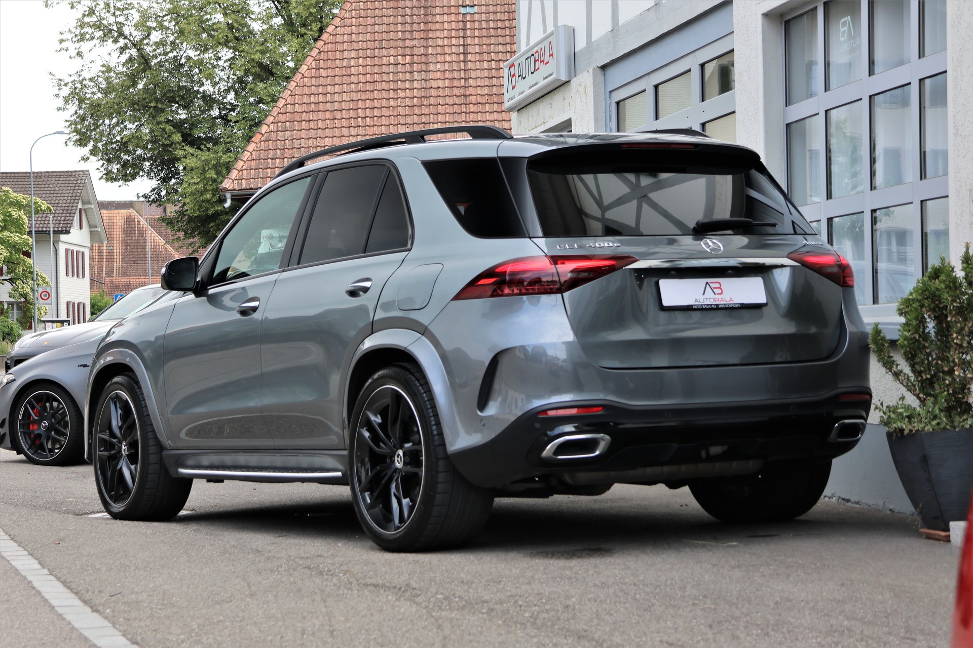 MERCEDES-BENZ GLE 400 e 4Matic 9G-Tronic AMG-Line (CH) + 3.5T AHK-showroom-element-2