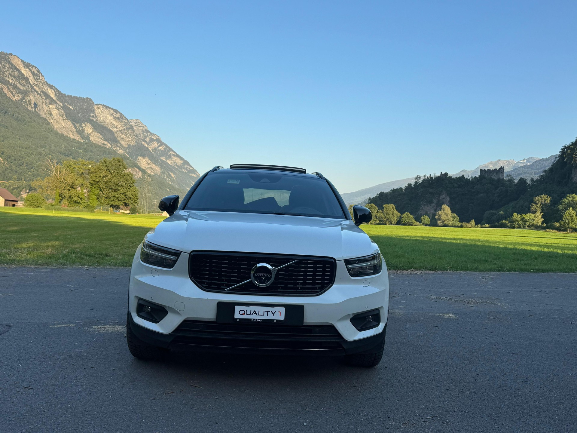 VOLVO XC40 T5 TwE R-Design Expression DCT-showroom-element-1
