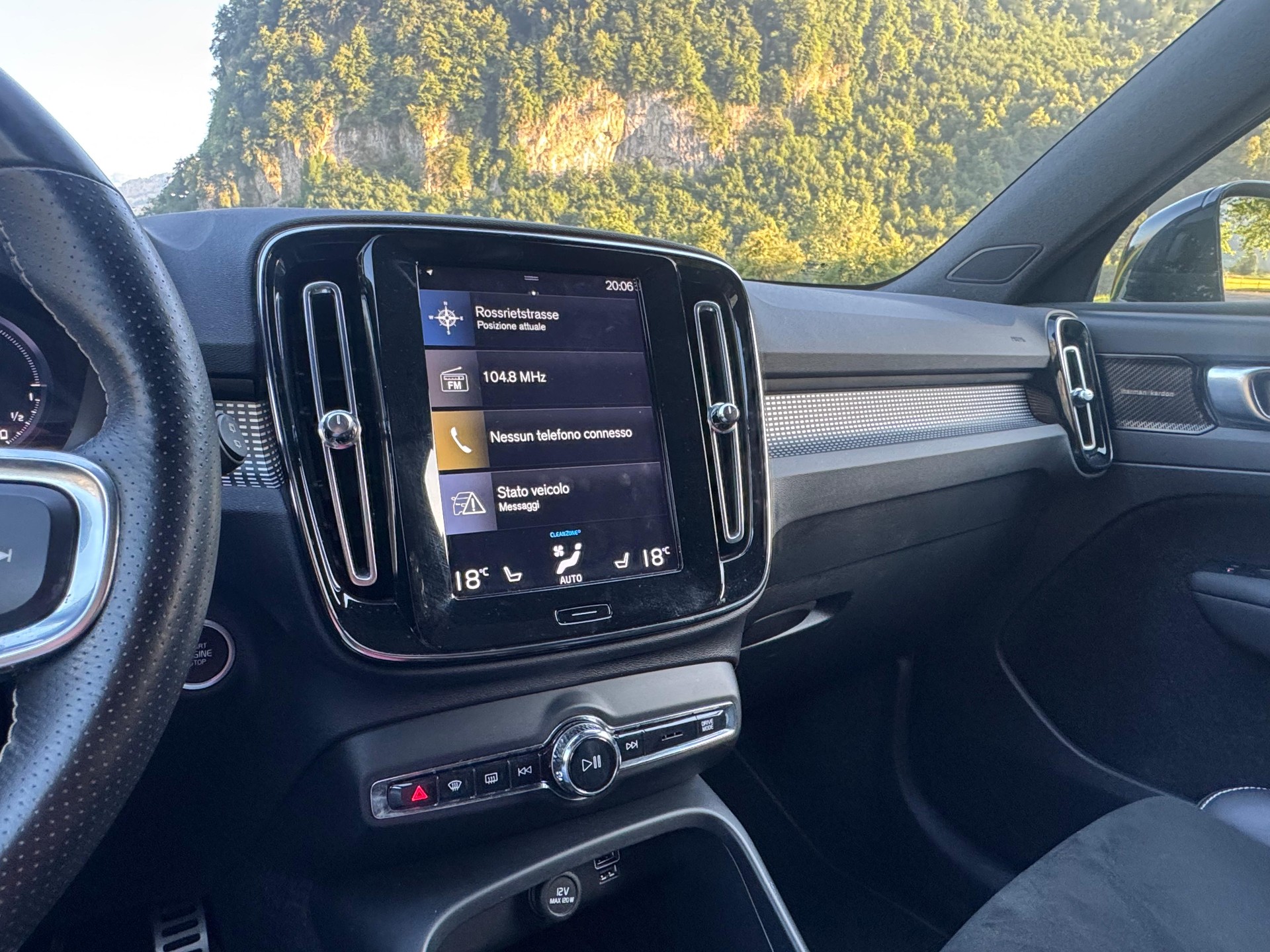 VOLVO XC40 T5 TwE R-Design Expression DCT-image-23