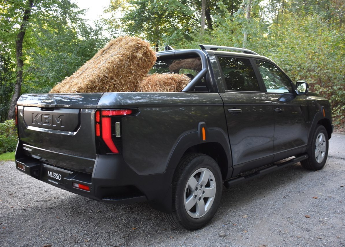 KGM-SsangYong Musso 2.2 Titanium 4WD A-showroom-element-2