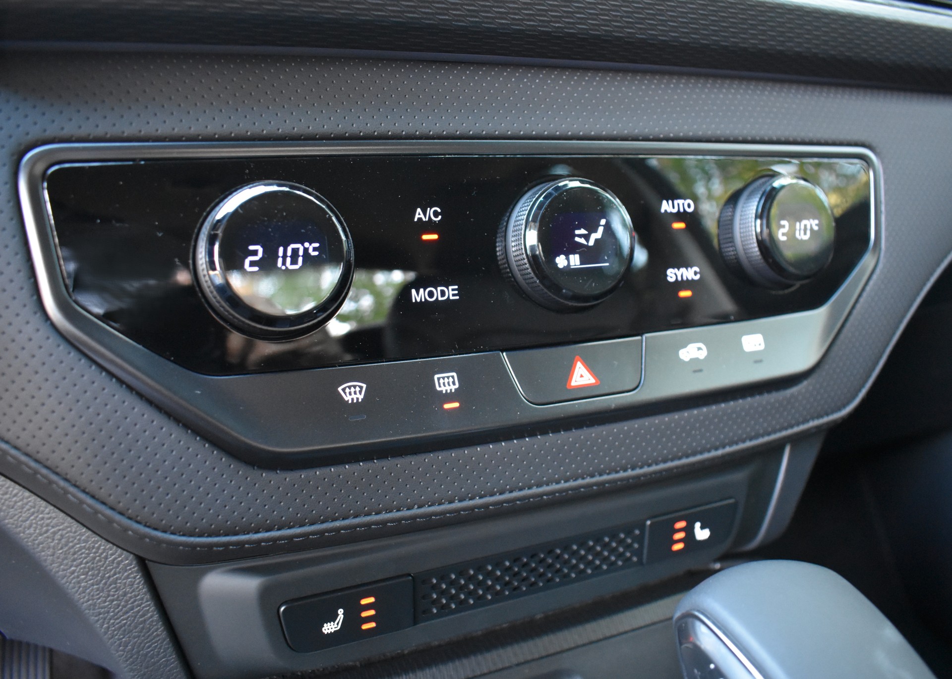KGM-SsangYong Musso 2.2 Titanium 4WD A-image-15