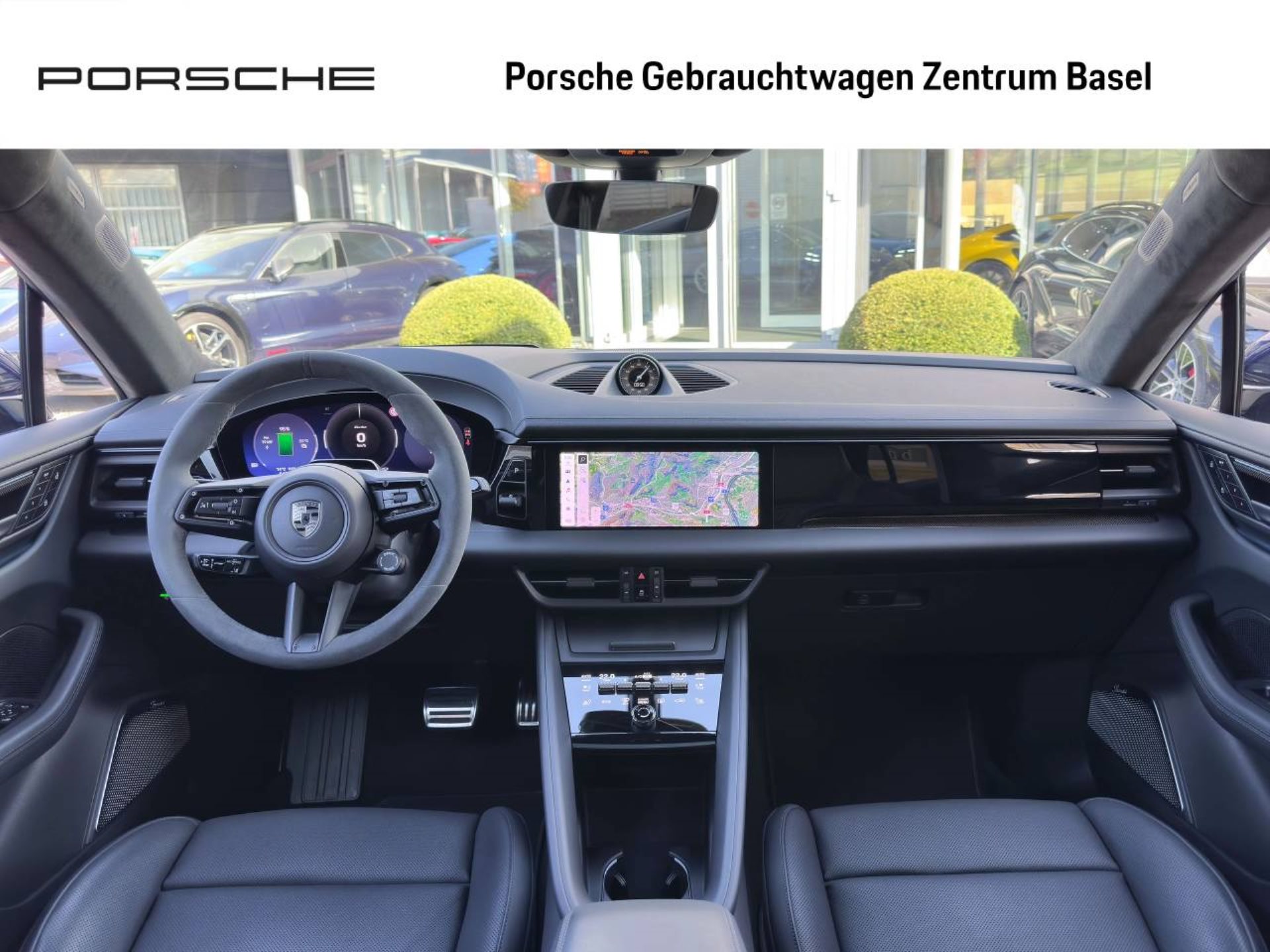 PORSCHE Macan Turbo-showroom-element-3