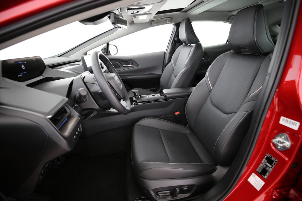 TOYOTA Prius 2.0 Plug-In-Hybrid Premium-showroom-element-3