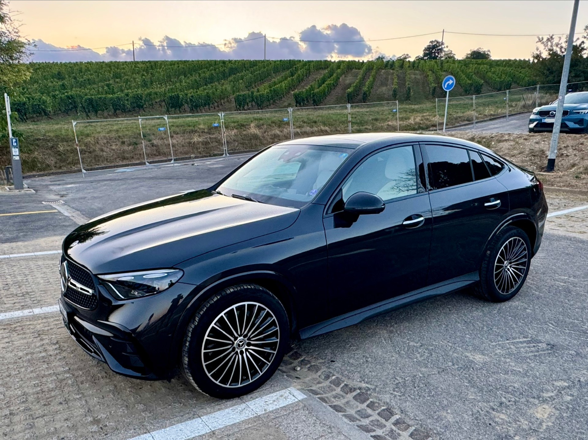 MERCEDES-BENZ GLC 200 Coupé AMG Line 4matic coupe-image-1