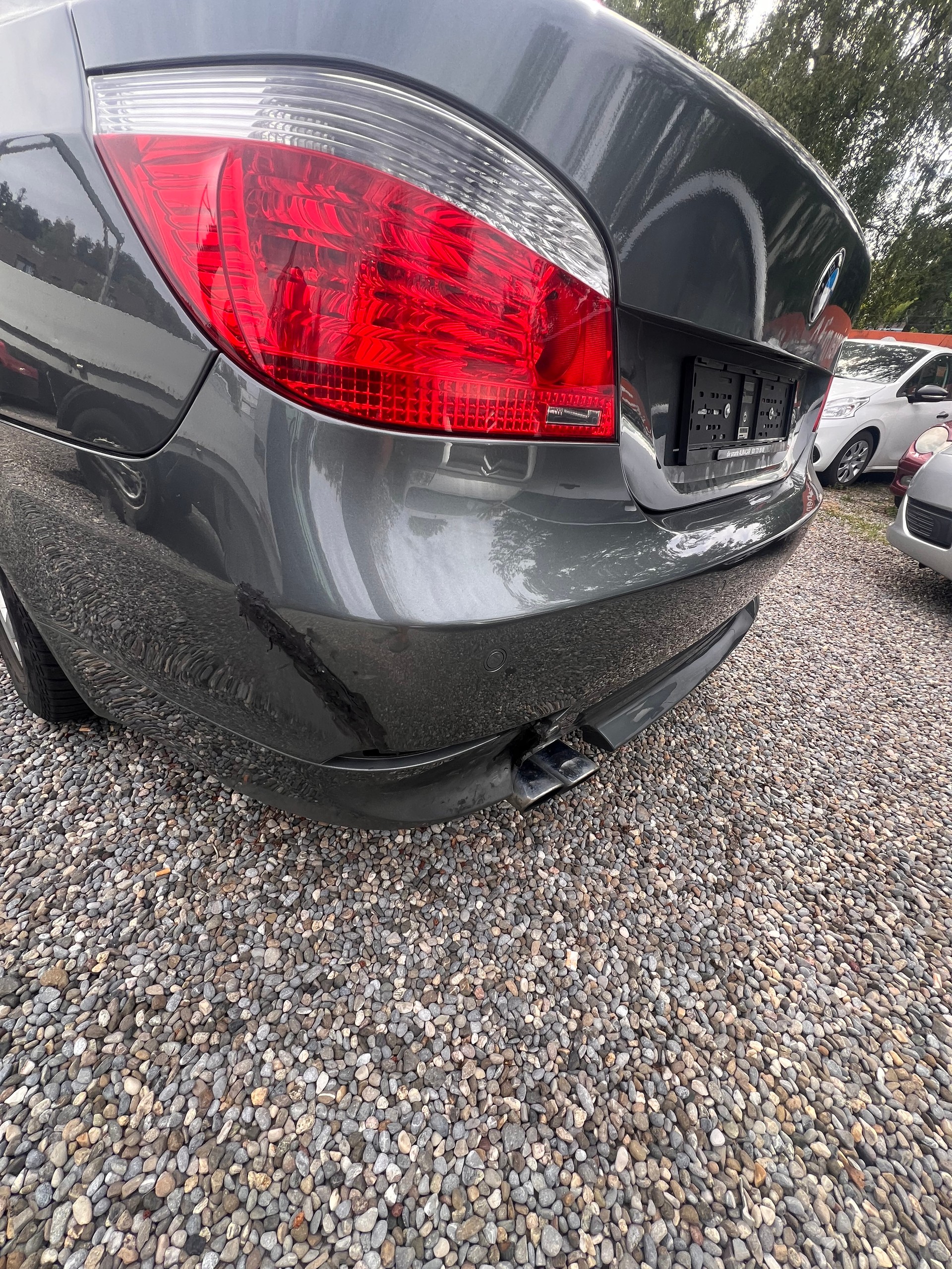 BMW 525i-showroom-element-2