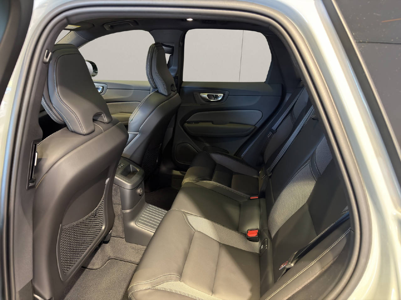 VOLVO XC60 2.0 T8 TE Black Edition eAWD-image-5