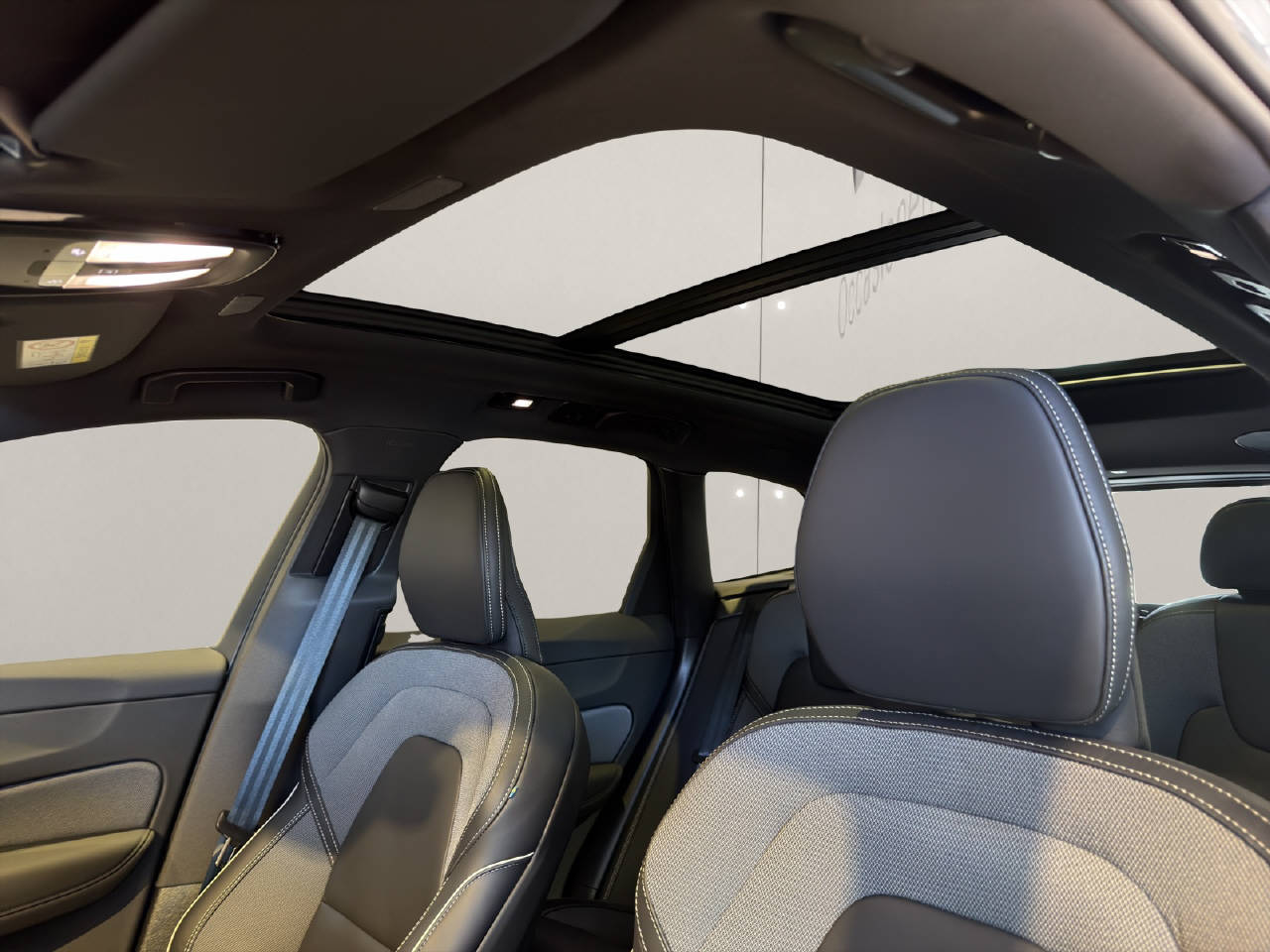 VOLVO XC60 2.0 T8 TE Black Edition eAWD-image-15