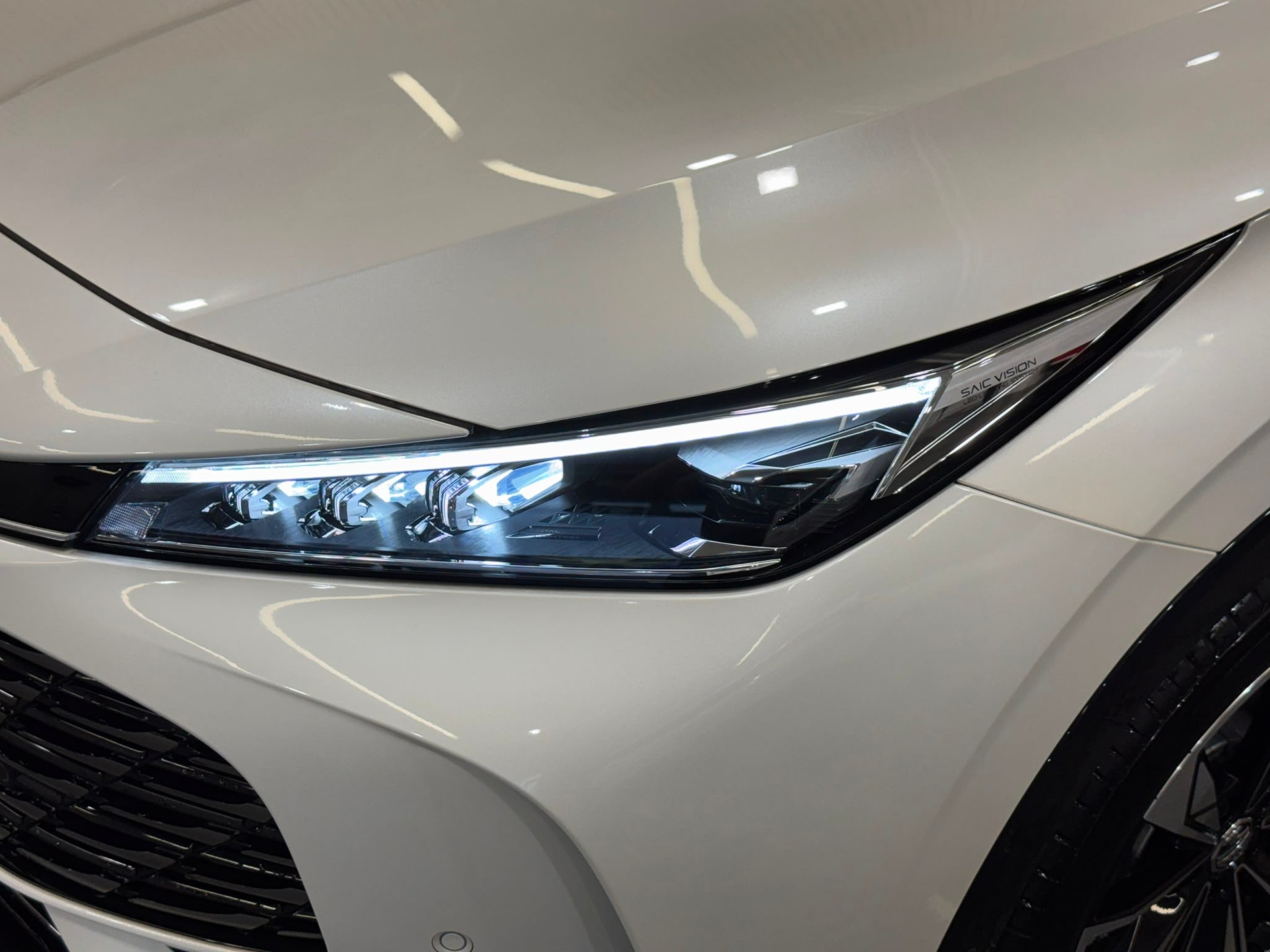 MG HS 1.5 T PHEV Luxury-showroom-element-3