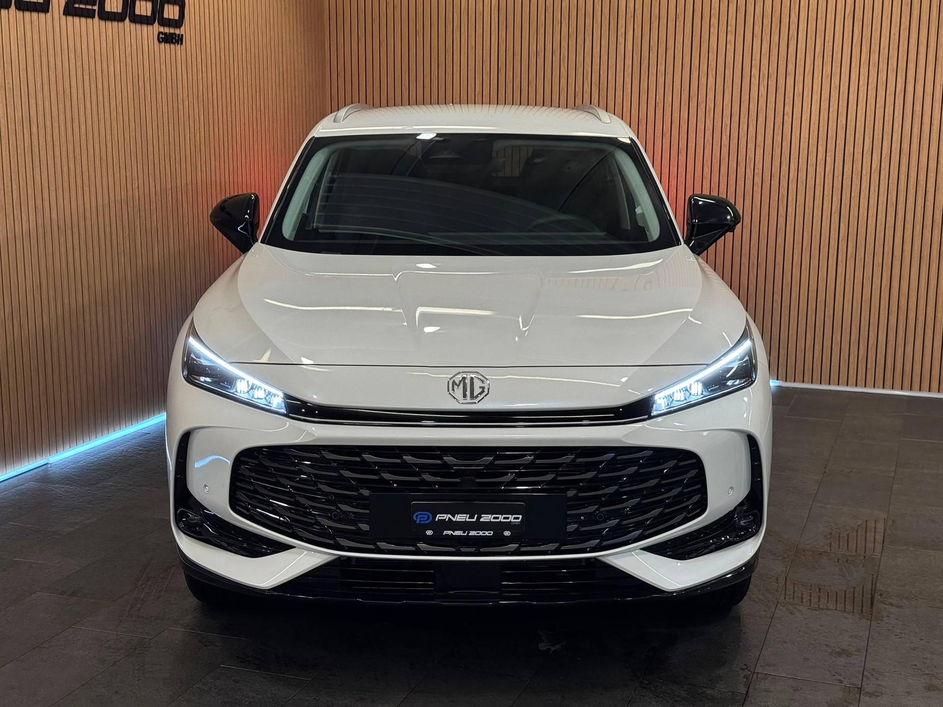 MG HS 1.5 T PHEV Luxury-showroom-element-1