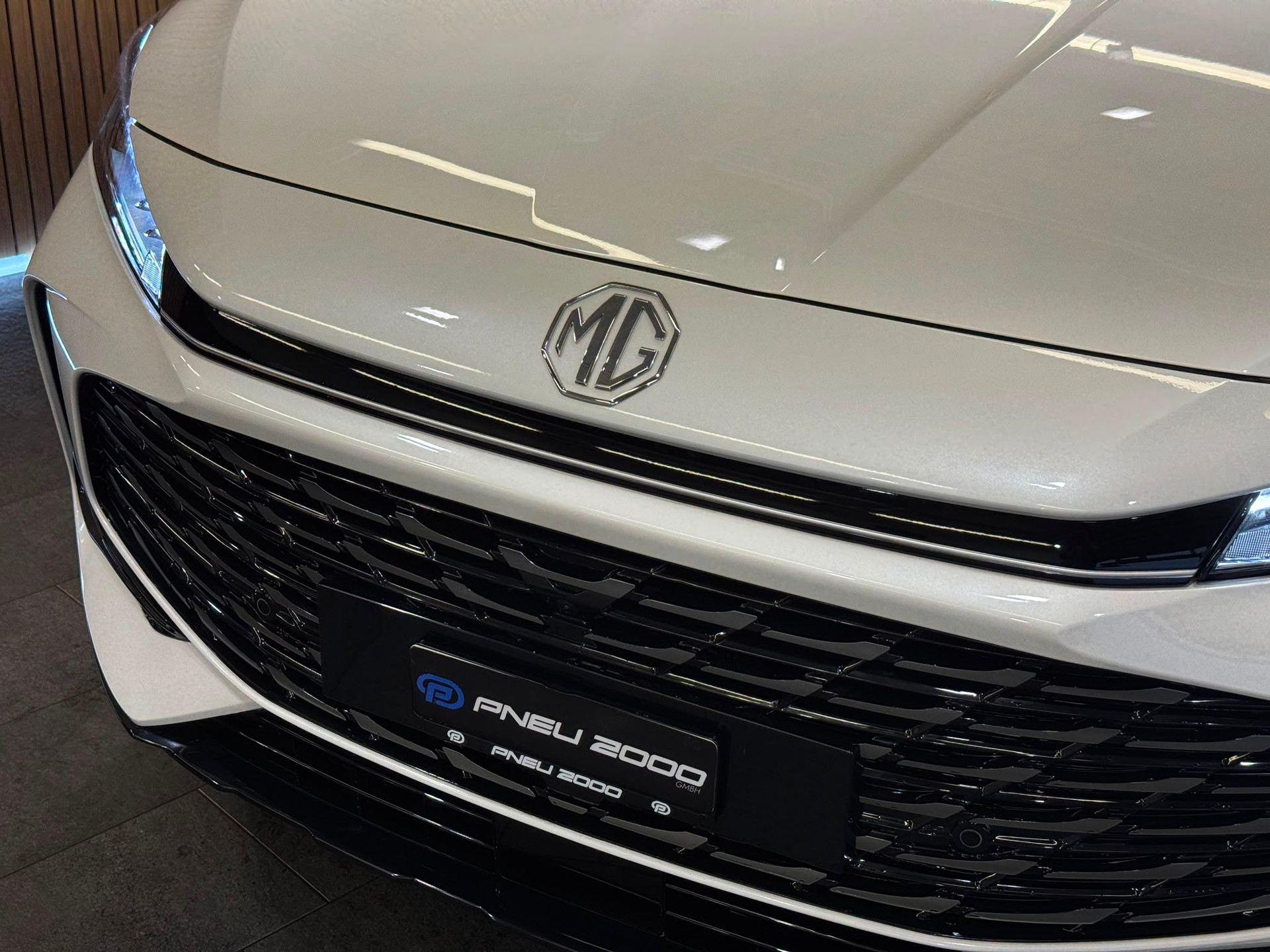 MG HS 1.5 T PHEV Luxury-showroom-element-2
