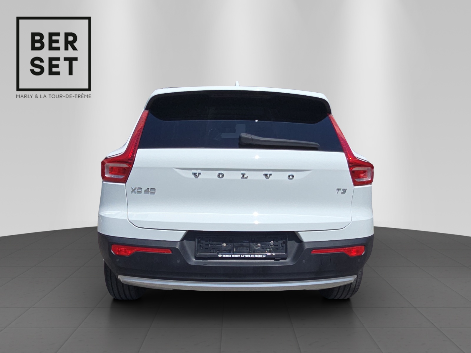 VOLVO XC40 1.5 T3 Momentum-showroom-element-3