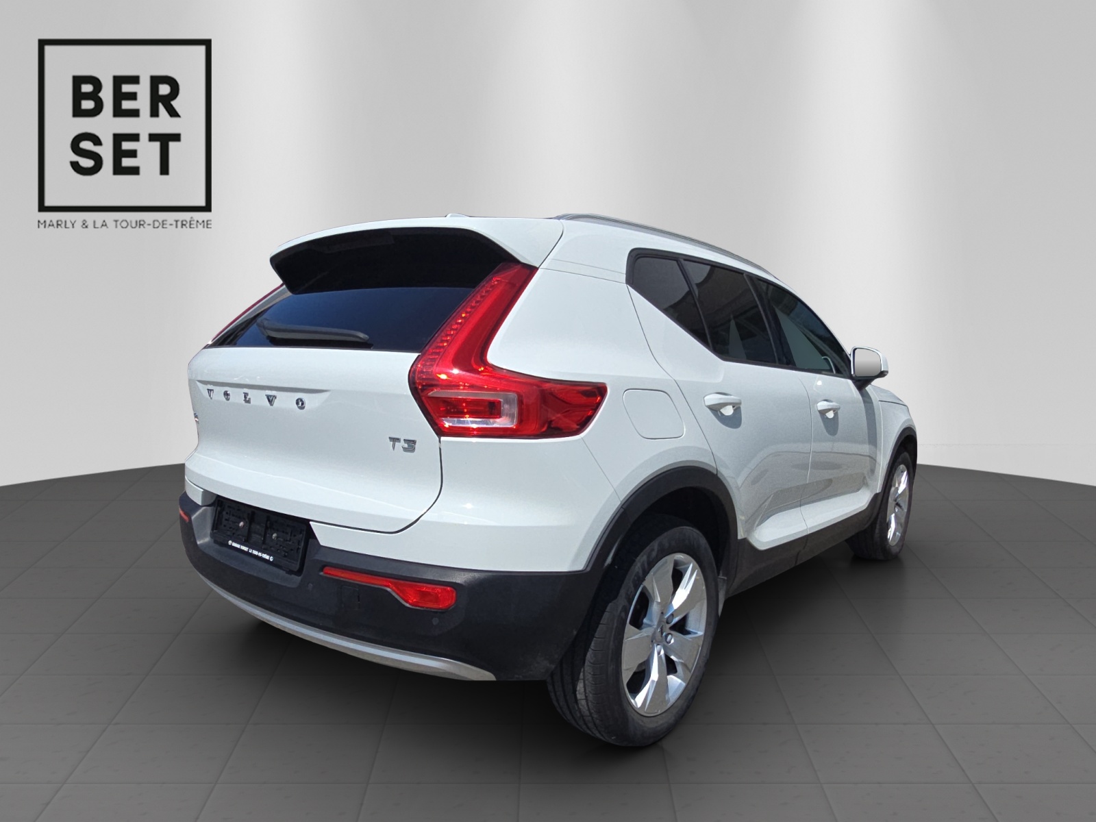 VOLVO XC40 1.5 T3 Momentum-image-4